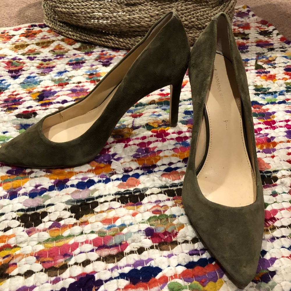 Banana Republic Women's Madison 12-Hour Pump